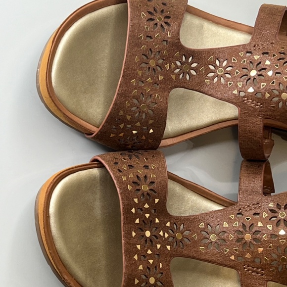 Kenneth Cole Reaction Women's Roll T-Strap Wedge Sandal Size 8 - Picture 12 of 16